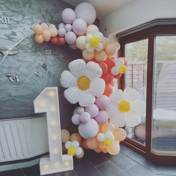 123шт белых воздушных шаров с улыбкой маргаритки, комплект гирлянд и арки для дня рождения, свадьбы, детского душа, украшения для вечеринки, 1, 2, 3-й шар Globos Supply Изображение