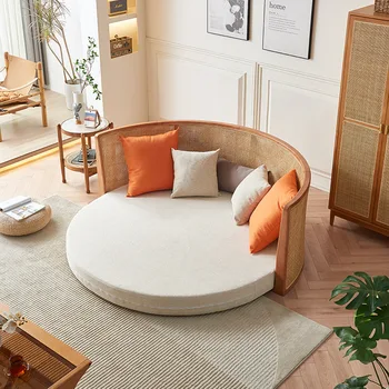 Продукт может быть настроен по индивидуальному заказу.Двуспальный раскладной диван-кровать простая круглая изогнутая кровать для проживания в семье, гостиная спальня двухместного использования из массива дерева Изображение