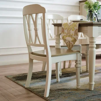 Простой обеденный стул из массива дерева XK White, простой европейский белый обеденный стол и стул Изображение
